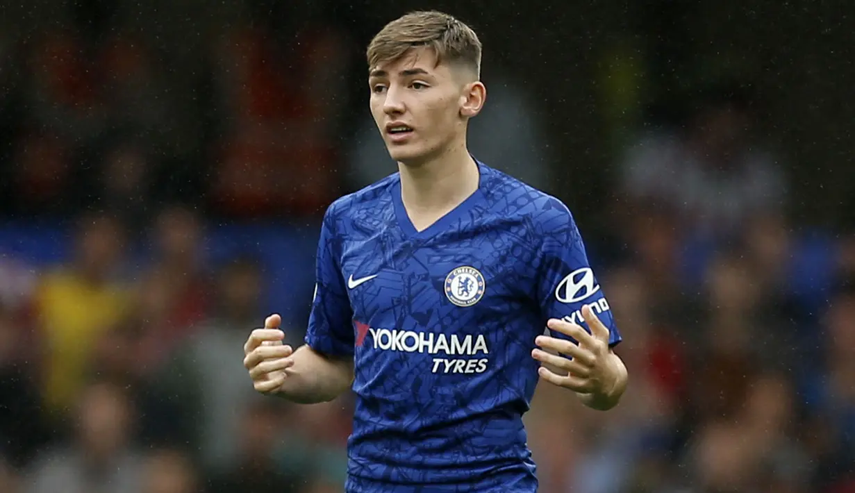 Billy Gilmour melakukan debutnya dari bangku cadangan Chelsea saat melawan Sheffield pada Agustus 2019 dan luar biasanya, ia dinobatkan sebagai Man of The Match. Saat ini, Gilmour dipinjamkan ke Norwich usai tak mendapatkan tempat di skuat utama The Blues. (AFP/Ian Kington)