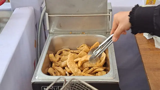 Menjajal Pempek Krispi di Pempek Expo Serpong, Dicocol Cuko Lebih Sedap