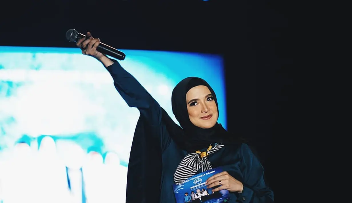 Andhara Early sudah merasa bosan bekerja di dunia  hiburan. Ia pun memutuskan untuk berhenti dan bekerja di kantor. Adanya pandemi membuat Andhara berhenti bekerja. Untuk tetap ada pemasukan, Andhara jual makan hingga antar jemput sekolah.[Instagram/andharaearly]