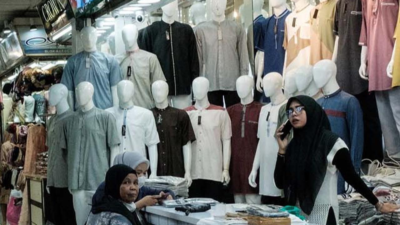 FOTO: Begini Suasana Pasar Tanah Abang Usai TikTok Shop Resmi Dilarang Berjualan