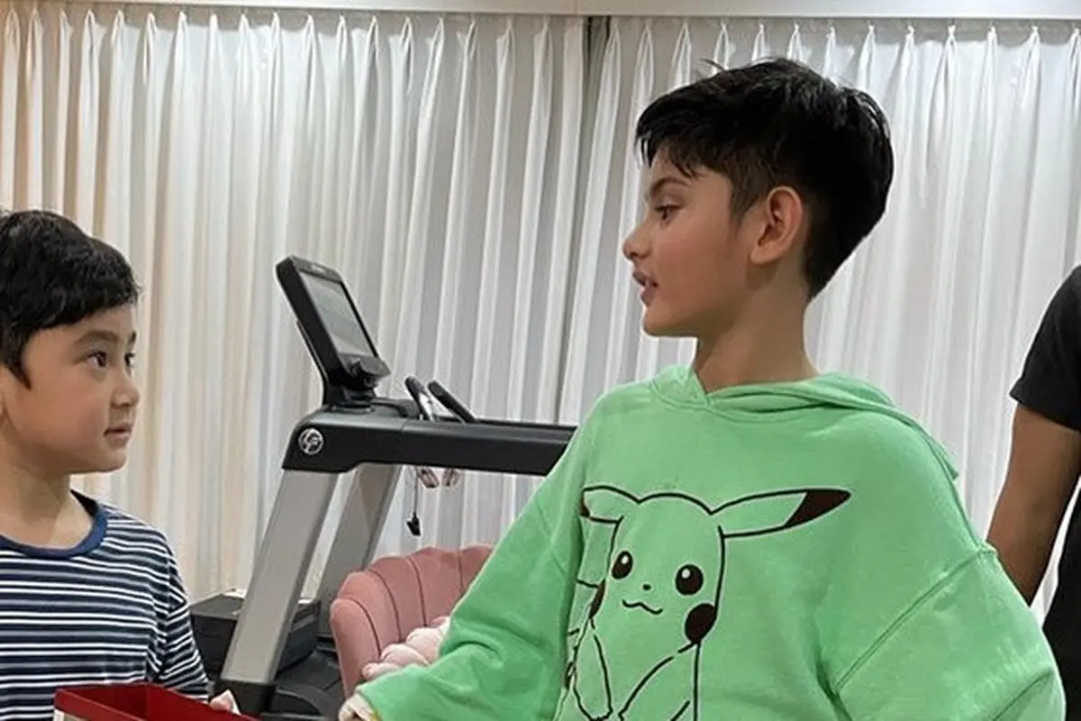 6 Momen Pertemuan King Faaz dan Rafathar, Curi Perhatian