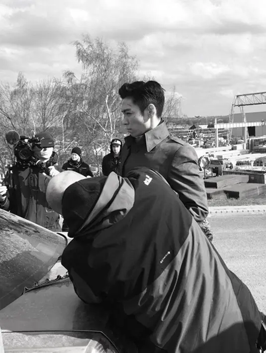  Tidak sedikit para penggemar yang bingung dengan kelanjutan wajib militer yang sedang dijalani T.O.P Big Bang. Namun pihak kepolisian telah memberikan pernyataannya bahwa kini T.O.P tak bisa lagi jadi bagian kepolisian. (Instagram/choi_seung_hyun_tttop)