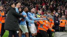 Para pemain Manchester City merayakan kemenangan setelah pertandingan Liga Inggris antara Liverpool dan Manchester City di Liverpool, Inggris, Minggu, 8 Februari 2026. (AP Photo/Jon Super)