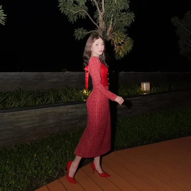 Jadi Natal Pertama Tanpa Ruben Onsu, Sarwendah dan Anak-Anak Tampil Kompak dengan Outfit Serba Merah