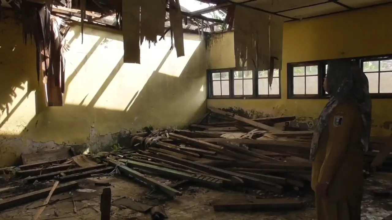Viral SD di Lampung Timur Rusak Parah, Siswa Belajar Bergantian hingga Ruang Guru Disulap Jadi Kelas