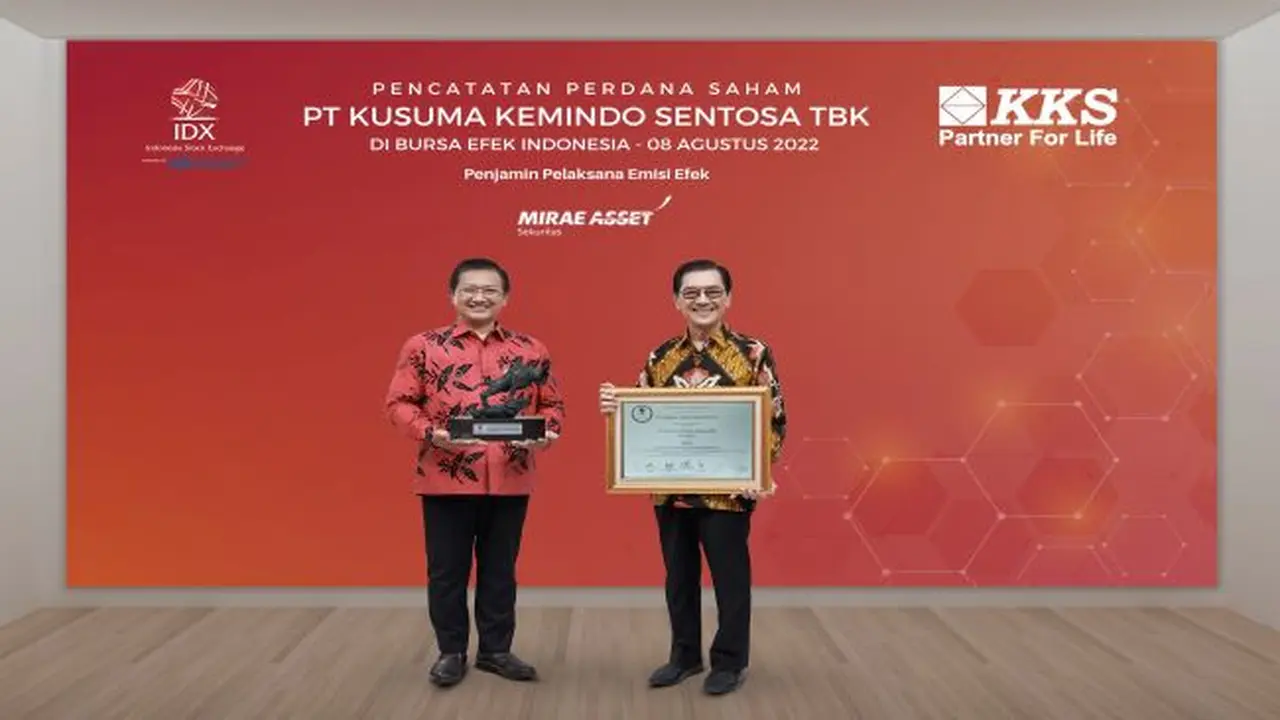Pencatatan perdana saham PT Kusuma Kemindo Sentosa Tbk (KKES), Senin (8/8/2022) (Foto: BEI)