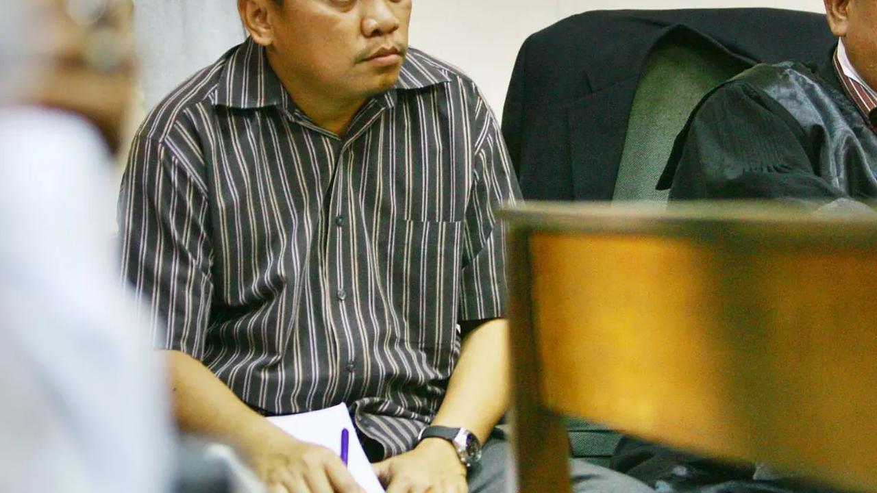 Gayus Paling Fenomenal.

Nama pegawai pajak Gayus Tambunan pernah bikin heboh medio 2010-2011. Dia diketahui memiliki kekayaannya yang jumlahnya fantastis.

Laporan PPATK, Gayus memiliki harta senilai Rp100 miliar. Padahal, gaji resminya hanya Rp12,1 