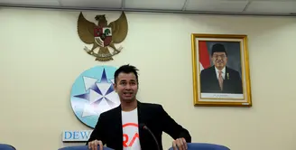 Raffi Ahmad kembali datang ke Dewan Pers, Rabu (18/11/2015) setelah mendatangi dan bertemu dengan pengurus Persatuan Wartawan Indonesia (PWI) hampir dua pekan lalu. (Andy Masela/Bintang.com)
