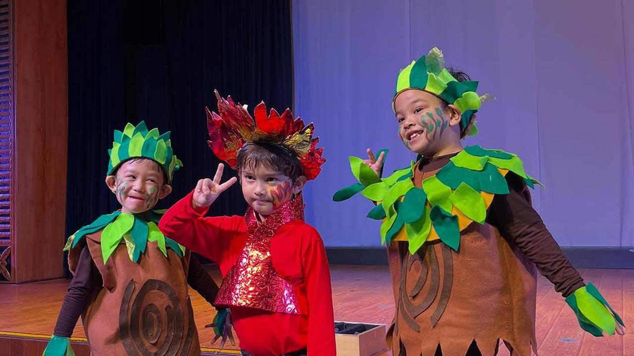 Jadi Pohon, 7 Potret Gala Sky Pentas di Sekolah Pertama Kali, Bikin Bangga Oma dan Opa