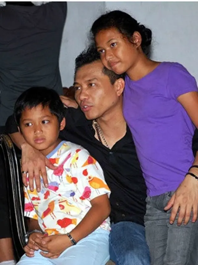 7 Potret Lawas Anang Hermansyah Bareng Aurel dan Azriel, Selalu Kompak