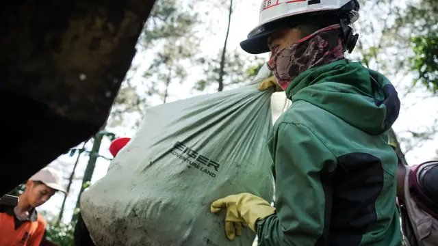 6 Ton Sampah Diangkut dari Area TN Gunung Gede Pangrango, Kebiasaan Buruk Warga Jadi PR Utama
