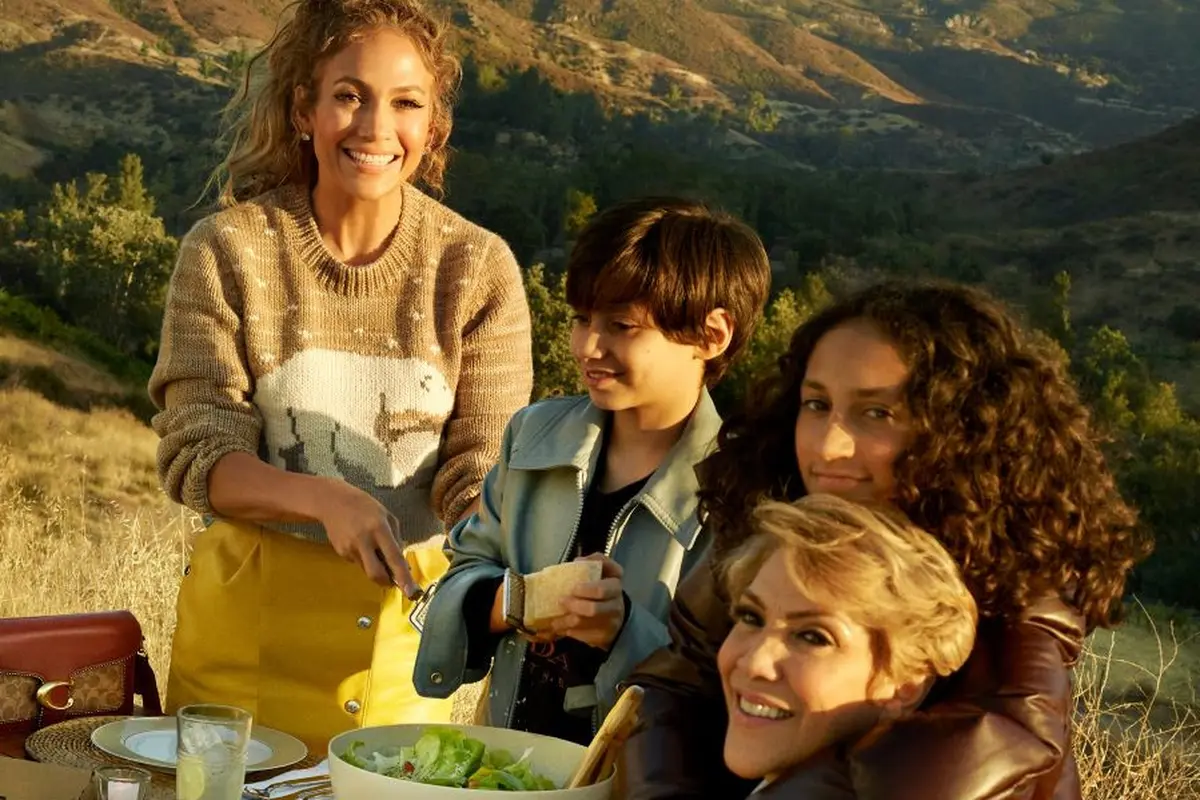 Coach Family - Jennifer Lopez