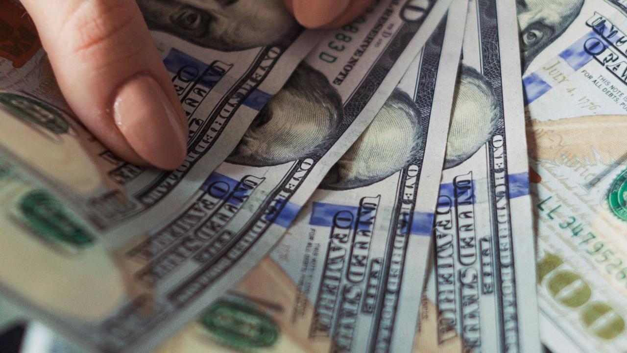 Perlu diketahui, untuk bisa menjajal implan penis, orang-orang harus rela merogoh kocek USD15.000 atau Rp 224 jutaan.