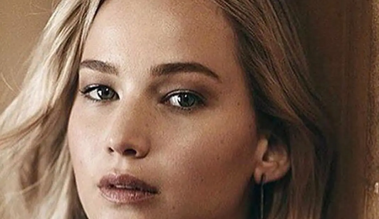 “Kala itu aku akan mengikuti audisi sebagai Mystique di X-Men: Firts Class di Inggris. Tetapi paspor aku sudah hampir habis. Aku pun tak memiliki visa bekerja,” tutur Jennifer Lawrence bebrapa waktu lalu. (Instagram/jenniferlawrencepx)