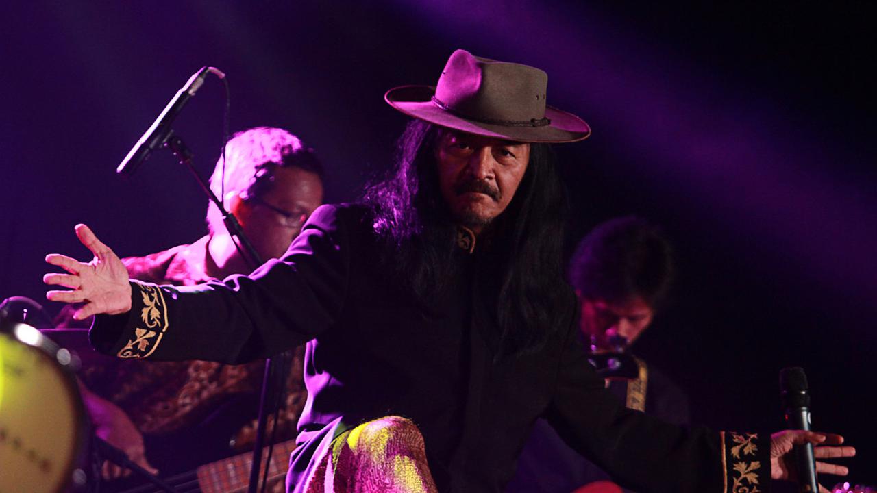 Cerita Sujiwo Tejo Ikuti Nasihat Luna Maya, Maksimal 4 Kali Makan Mi Instan Setahun