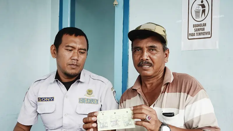 Sopir angkutan kota di Kabupaten Lumajang menerima BLT BBM (Istimewa)