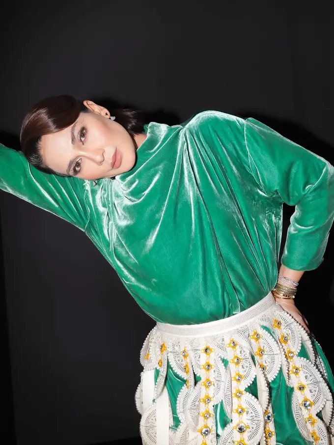 Luna Maya Tampil Playful dan Penuh Karisma di Gala Premiere Film Sukma di Malaysia