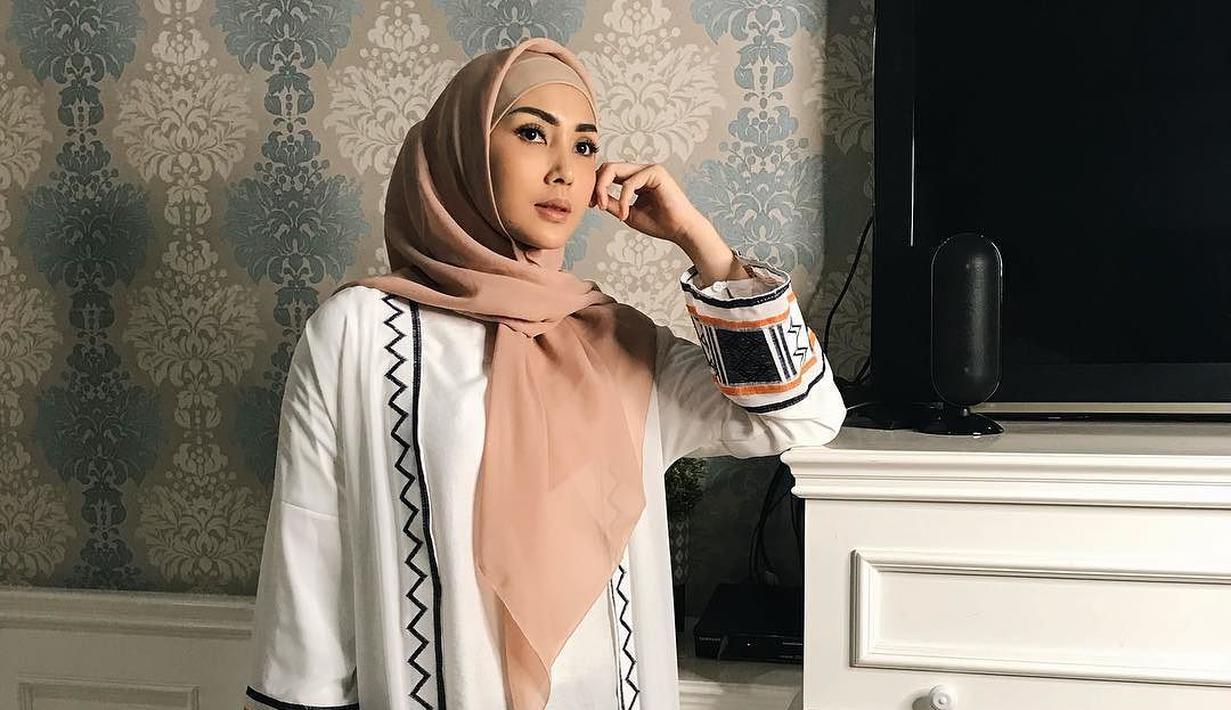 7 Gaya Hijab Sederhana Namun Super Cantik Fenita Arie Fimela