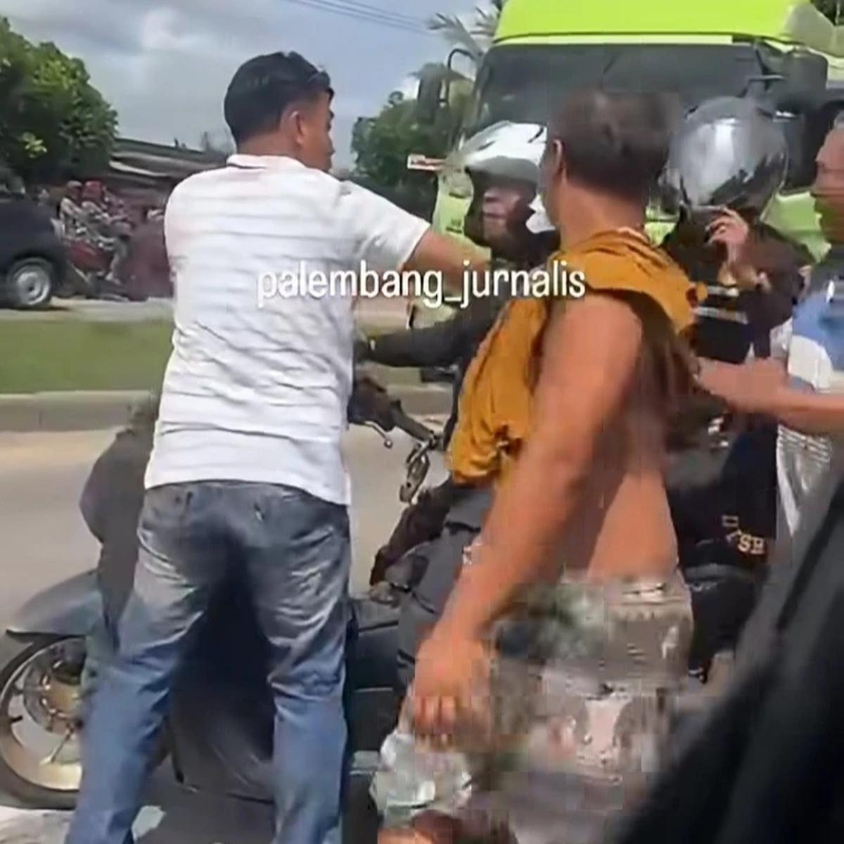 Viral Petugas Dishub Palembang Dikepung Sopir Truk