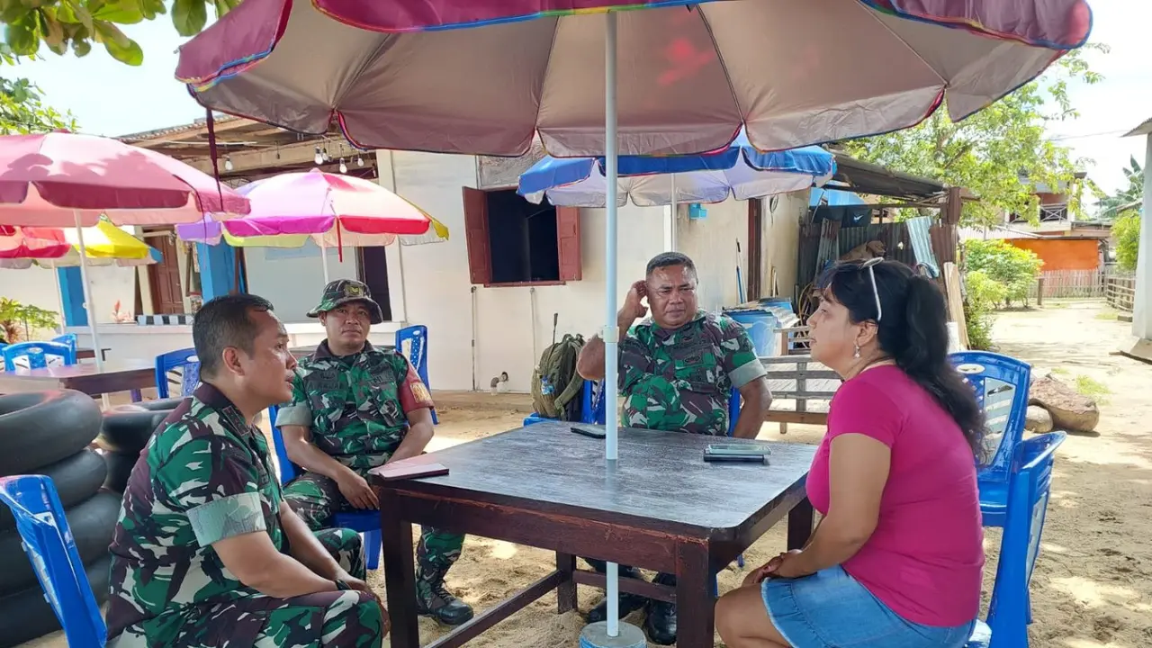 Dandim 1309 Manado Letkol Inf Himawan Teddy Laksono SKom MTr (Han), Selasa (28/3/2023), saat berdialog dengan warga Bunaken Kepulauan, Kota Manado.