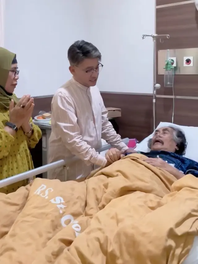 Ruben Onsu menjenguk Jaja Miharja yang kini dirawat intensif di salah satu rumah sakit di Jakarta. (Foto: Dok. Instagram @ruben_onsu)