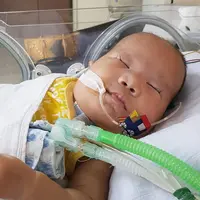 Adam Fabumi meninggal dunia beberapa hari setelah dua pejuang kecil yang juga viral ini hembuskan nafas terakhir. (Sumber foto:
