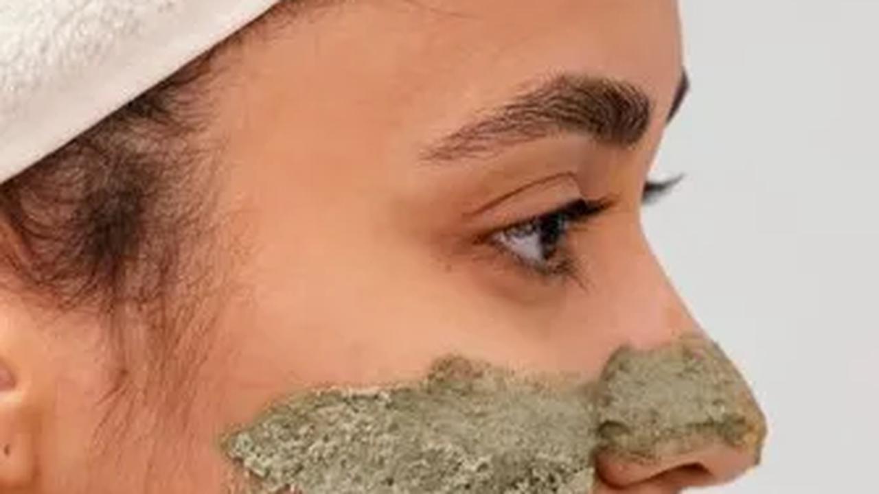 Dengan menggunakan produk skincare yang mengandung mugwort, kulit wajah Anda akan terasa lebih segar, lembut, dan terawat dengan baik.<br>