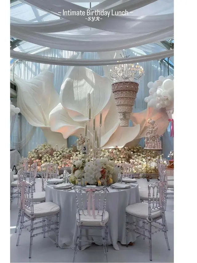 6 Potret Dekorasi Artistik Ultah Syahrini, Elegan dengan Kue Digantung Terbalik