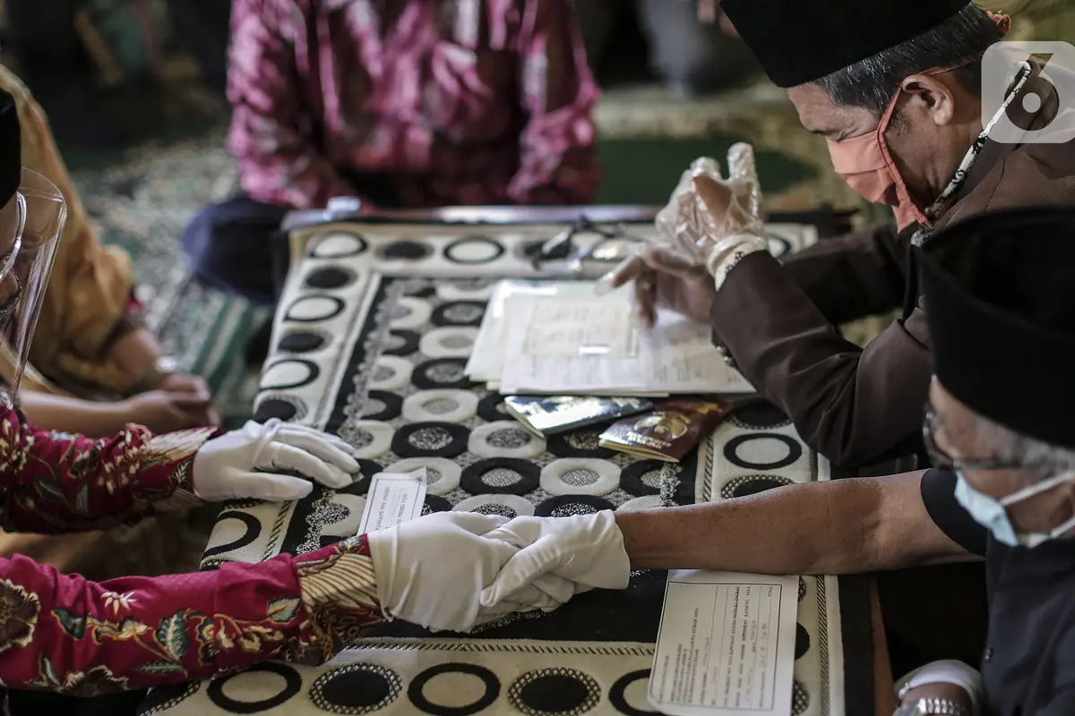 FOTO: Melihat Prosesi Akad Nikah di Masa PSBB Transisi