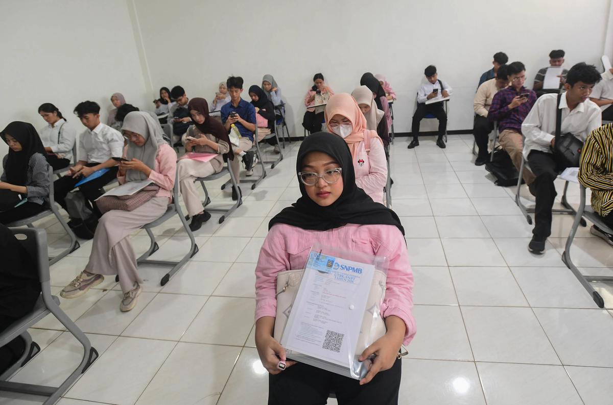 FOTO: Antusias Peserta Ikuti UTBK SNBT 2026 di Kampus UPN Veteran Jakarta
