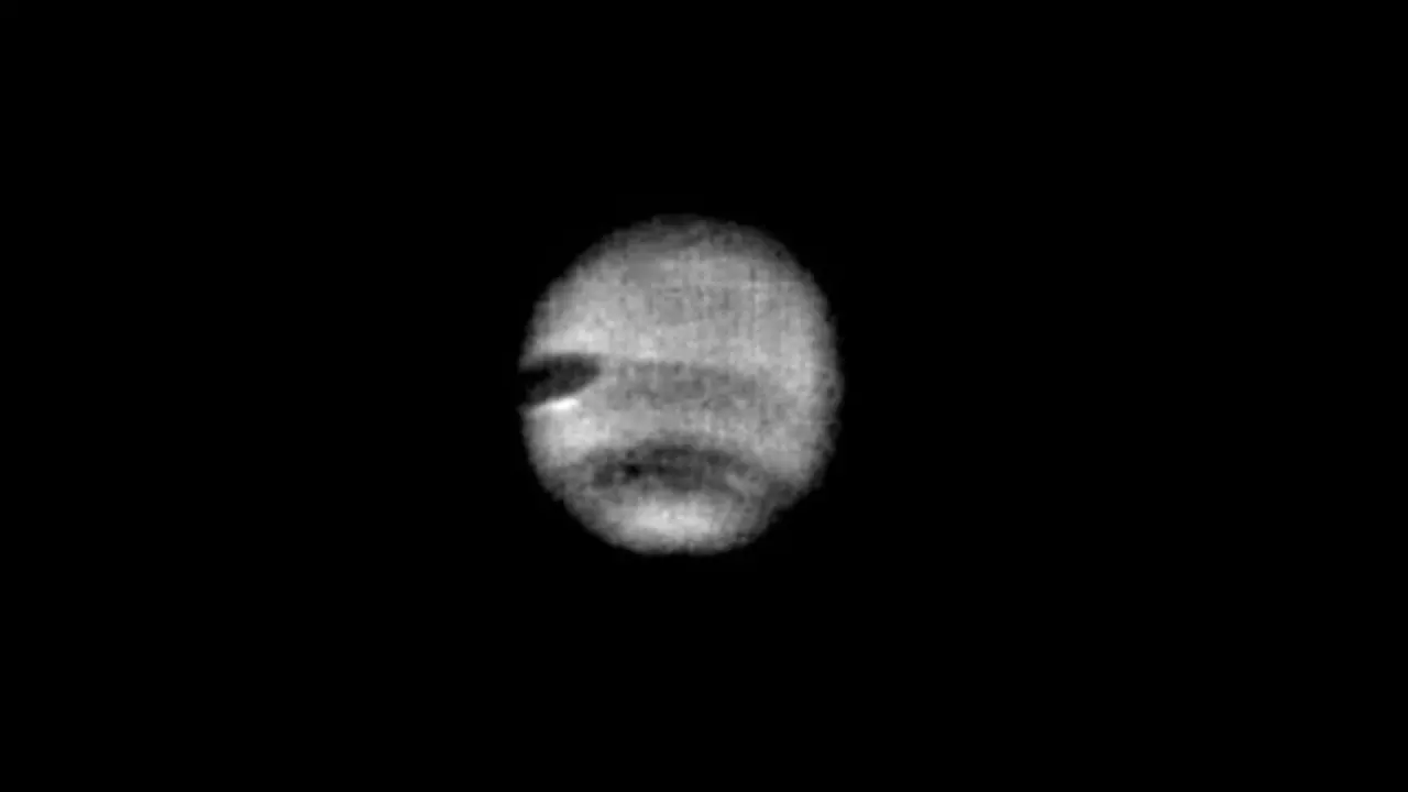 Foto Pertama Neptunus yang diambil oleh Voyager 2 NASA pada 25 Agustus 1989 (NASA)