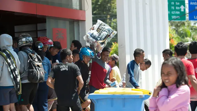 Korban Gempa Palu Jarah Sembako