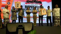 Hasil pengundian nomor urut pasangan calon pada Pilkada Kota Cirebon (Liputan6.com / Panji Prayitno)