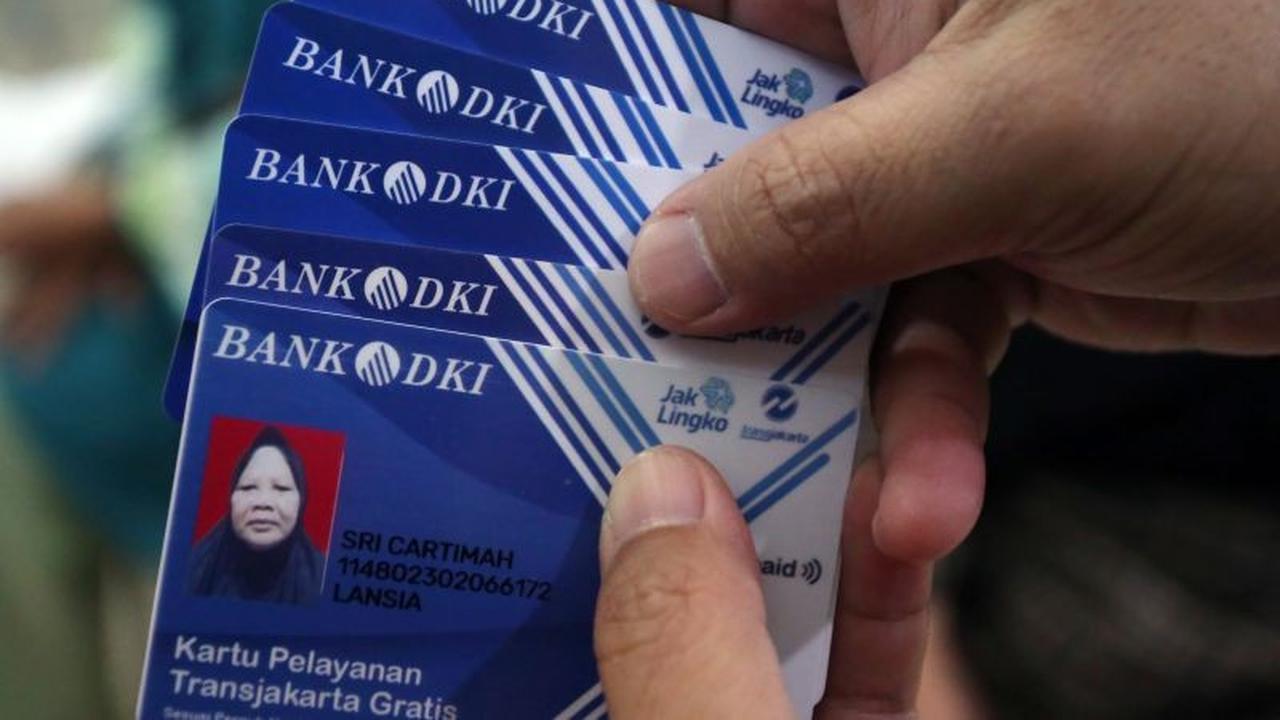 3.368 Kartu Gratis Transjakarta Dibagikan di Jakarta Barat: Mengurangi Beban Hidup Warga!