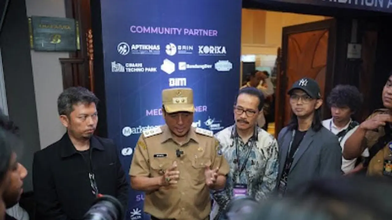 Wakil Wali Kota Bandung Erwin Affandi memberikan pandangannya mengenai peran kota Bandung sebagai pusat inovasi teknologi, khususnya dalam penerapan AI.