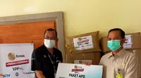 EMTEK Peduli Corona Secara Simbolis Menyerahkan Bantuan APD Untuk RSUP Sanglah Denpasar. (Dok. YPP)