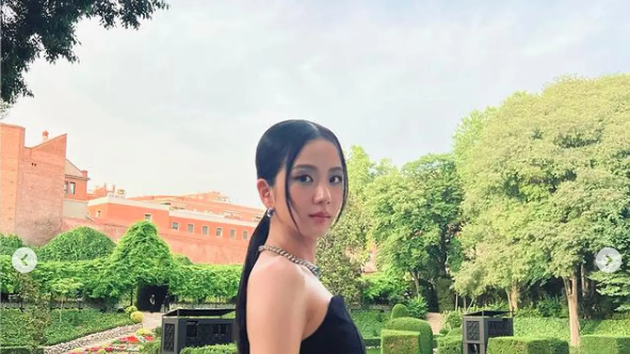 Potret Jisoo BLACKPINK saat menghadiri Cartier Gala 2022