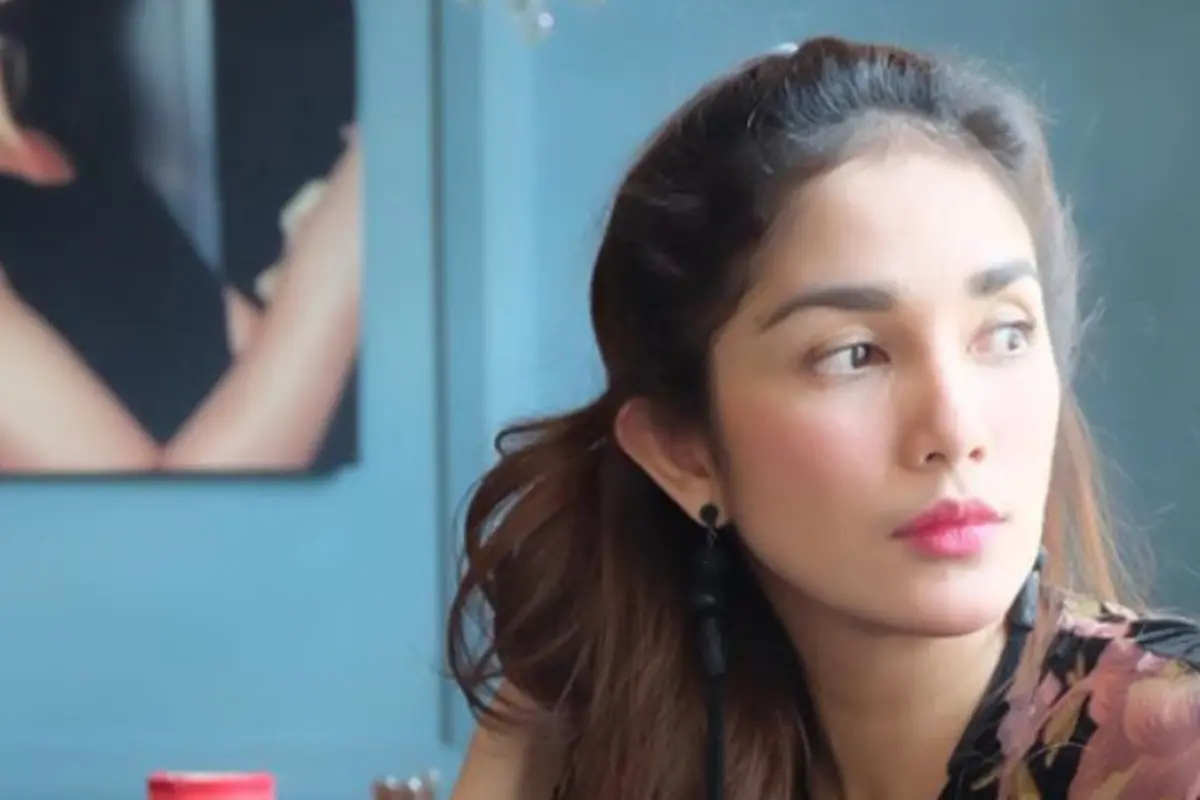 Sudah Punya 4 Anak, Gaya Makeup Ussy Sulistiawaty Tetap Menarik