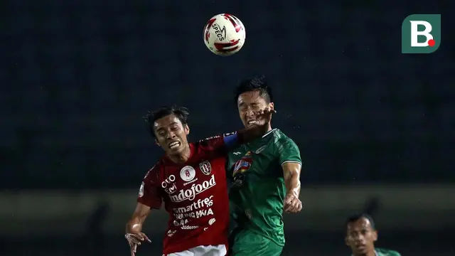 FOTO: PS Sleman Imbangi Tanpa Gol Bali united di Babak Pertama - Fadiil Sausu; Arthur Daniel Irawan