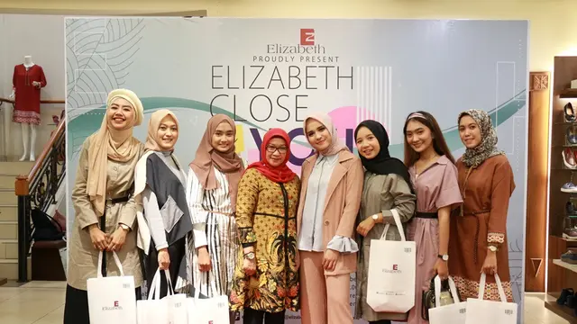 Bagikan Ilmu Seputar Dunia Fashion, Elizabeth Lanjutkan Roadshow di Yogyakarta