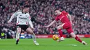 Hasil ini membuat Liverpool kini mengumpulkan 36 poin berkat tambahan satu angka. Pasukan Arne Slot masih di puncak klasemen. Fulham sendiri berada di peringkat ke-9 dengan 24 poin. (AP Photo/Jon Super)