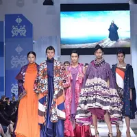 LaSalle College tampilkan tenun Flores yang indah. (lasallecollage)