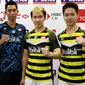 Wahyu Nayaka Arya Pankaryanira/Ade Yusuf Santoso (kiri) bersama Kevin Sanjaya Sukamuljo/Marcus Fernaldi Gideon setelah duel di China Terbuka 2018 (doc. PBSI).