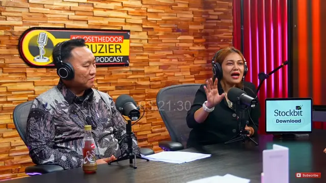 Deddy Corbuzier, Tengku Zanzabella, dan Prabowo Febrianto di video podcast Close The Door. (Foto: YouTube/Deddy Corbuzier)