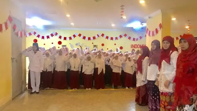 Meski Tertunda, Sekolah Indonesia Makkah Gelar Upacara HUT RI ke-74