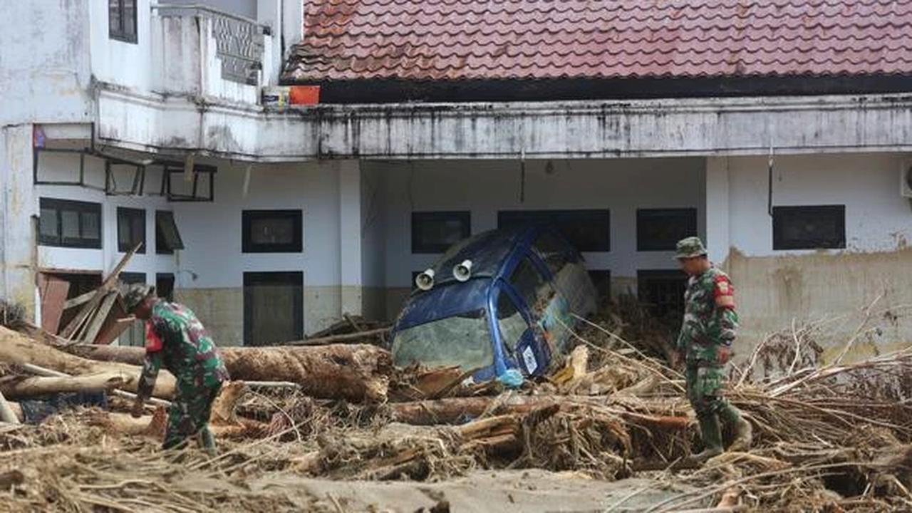 Mendagri Minta Kepala Daerah Salurkan Bantuan untuk Korban Banjir Sumatra