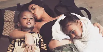 Keluarga Kardashian bisa dibilang sebuah keluarga yang besar. Jadi bukan hal yang aneh jika Kim Kardashian dikabarkan akan miliki anak keempat. (instagram/kimkardashian)