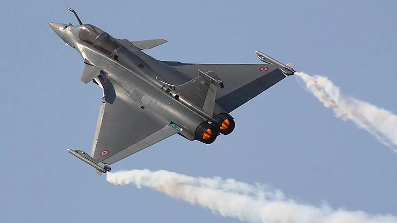 Laporan: Pakistan Tembak Jatuh Jet Tempur Rafale India