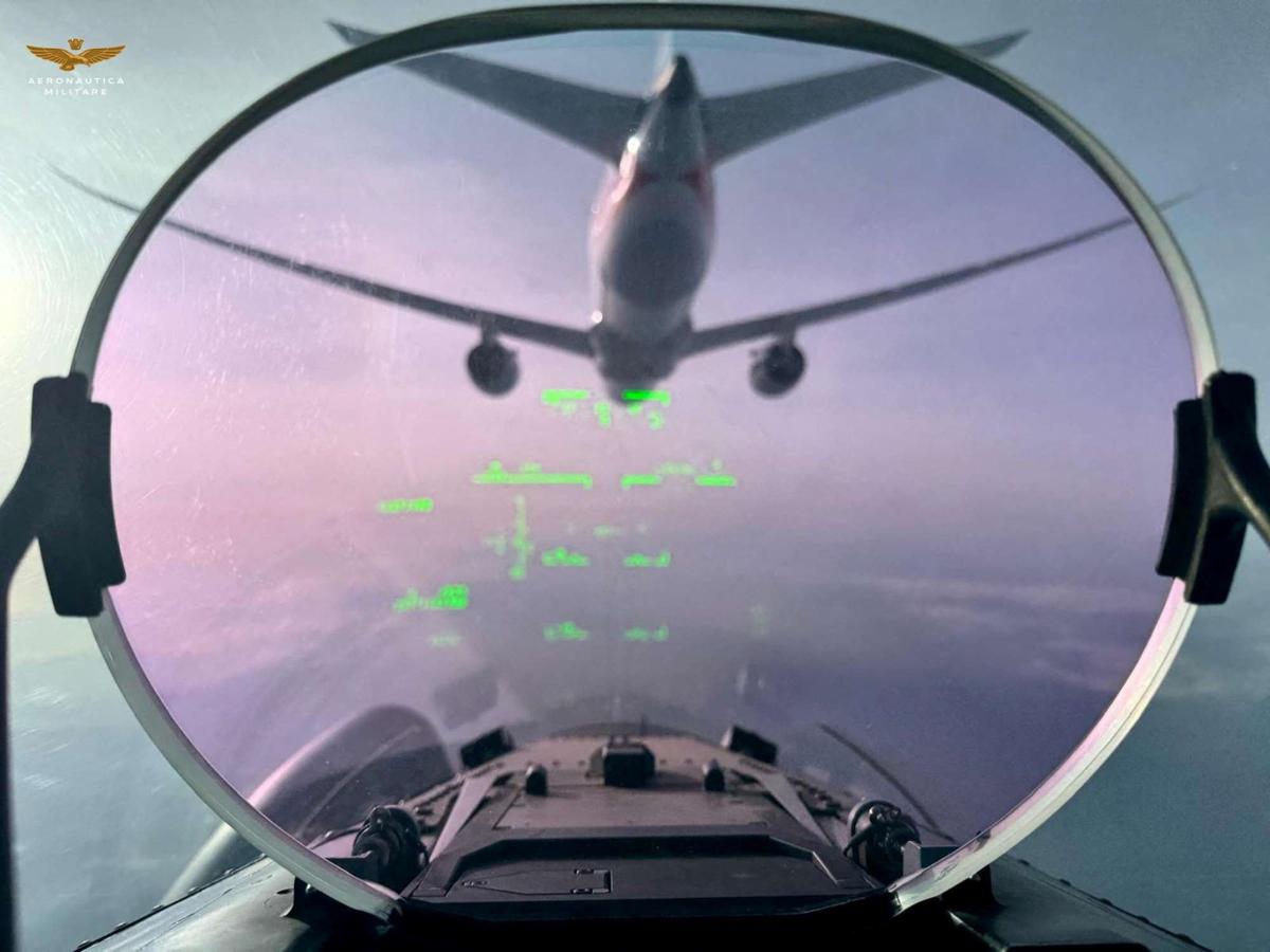 Pesawat American Airlines dikawal dua jet tempur gara-gara ancaman bom