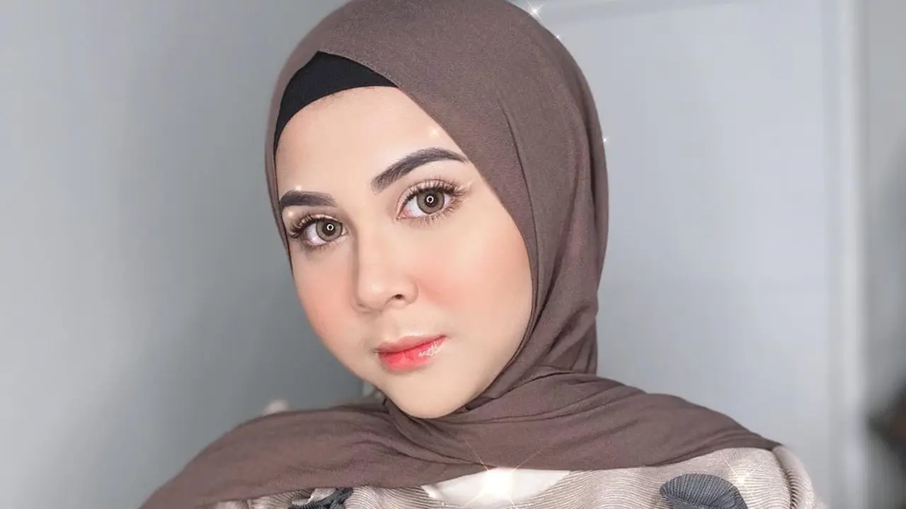 Potret Cantik Kesha Ratuliu Pakai Gamis